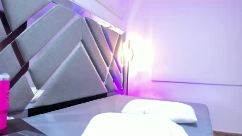 Stacy online show from February 3, 8:03 pm