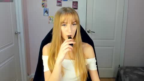 Snapshot of stacy_riiver chatting on December 23, 8:11 am Stacy Mon Tue Wed Thu Fri Sun GMT GMT 3 1000am - 0400pm online show from December 23, 8:11 am