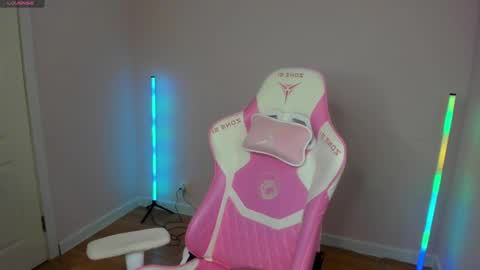 Snapshot of stacy_riiver chatting on February 4, 11:27 am Stacy Mon Tue Wed Thu Fri Sun GMT GMT 3 1000am - 0400pm online show from February 4, 11:27 am