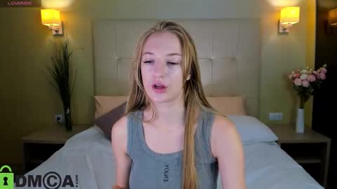 Snapshot of stacy_riiver chatting on September 15, 7:52 am Stacy Mon Tue Wed Thu Fri Sun GMT GMT 3 1000am - 0400pm online show from September 15, 7:52 am