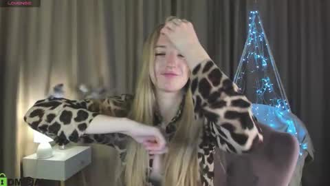 Snapshot of stacy_riiver chatting on October 3, 8:55 am Stacy Mon Tue Wed Thu Fri Sun GMT GMT 3 1000am - 0400pm online show from October 3, 8:55 am