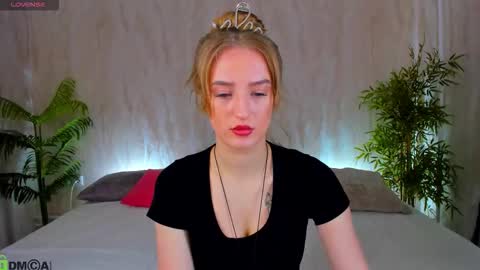 Snapshot of stacy_riiver chatting on February 6, 8:18 am Stacy Mon Tue Wed Thu Fri Sun GMT GMT 3 1000am - 0400pm online show from February 6, 8:18 am