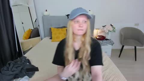 Snapshot of stacy_starrrr chatting on October 29, 9:11 am Stacy online show from October 29, 9:11 am