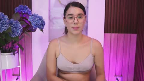 stacycooper_ online show from May 27, 4:15 pm