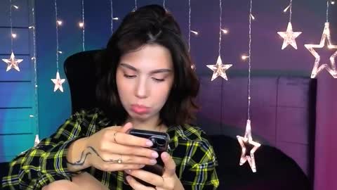 Snapshot of stacygonzales_ chatting on October 18, 9:43 am Bye bye dear See you on December 3st online show from October 18, 9:43 am