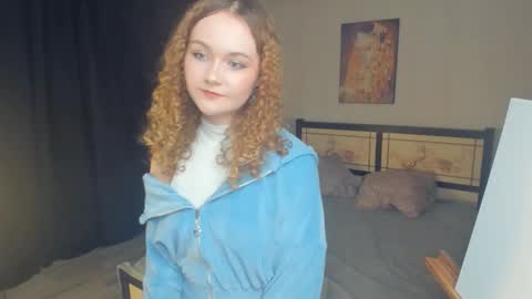 Snapshot of stacyroller chatting on February 11, 8:25 pm Violet online show from February 11, 8:25 pm