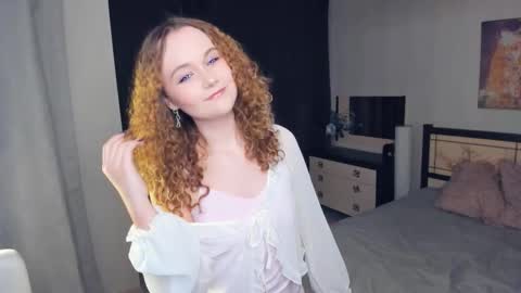 Snapshot of stacyroller chatting on February 12, 5:41 pm Violet online show from February 12, 5:41 pm