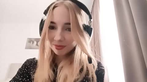 Snapshot of stacyscholle chatting on February 10, 6:06 am Mila online show from February 10, 6:06 am