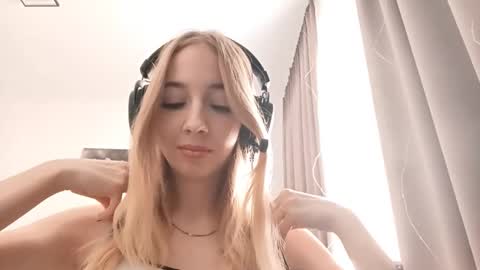 Snapshot of stacyscholle chatting on February 13, 6:09 am Mila online show from February 13, 6:09 am