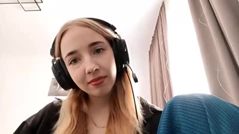 Snapshot of stacyscholle chatting on February 18, 6:09 am Mila online show from February 18, 6:09 am