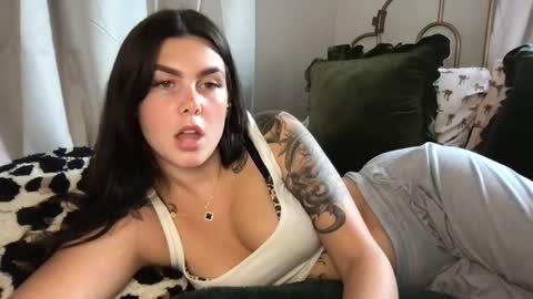 Snapshot of stacywithuu chatting on September 18, 5:26 pm Stacy online show from September 18, 5:26 pm