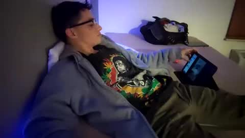 Straightupdownbad online show from November 25, 9:20 am