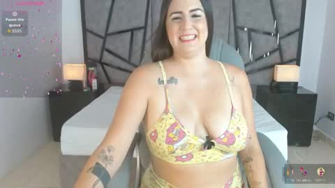 Snapshot of star_bluue chatting on May 22, 3:02 am star_bluue online show from May 22, 3:02 am