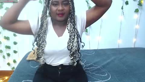 Snapshot of star_briana chatting on May 19, 7:09 pm online show from May 19, 7:09 pm