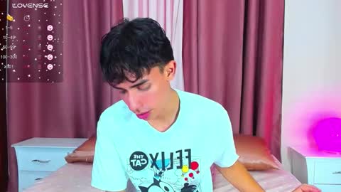 Snapshot of starboyy_77 chatting on January 8, 1:02 pm Ethan online show from January 8, 1:02 pm