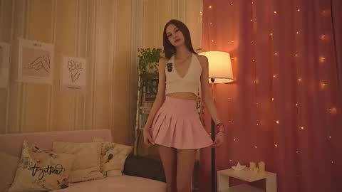 Snapshot of starfromsky chatting on February 23, 10:34 am Chloe online show from February 23, 10:34 am