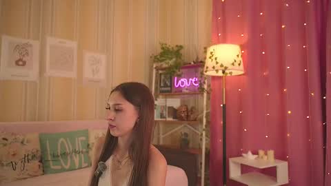 Snapshot of starfromsky chatting on March 2, 11:17 am Chloe online show from March 2, 11:17 am