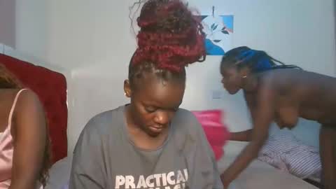 Snapshot of stargirl_lia chatting on March 17, 5:38 pm lia online show from March 17, 5:38 pm