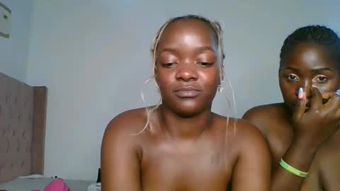 Snapshot of stargirl_lia chatting on May 6, 5:03 am lia online show from May 6, 5:03 am