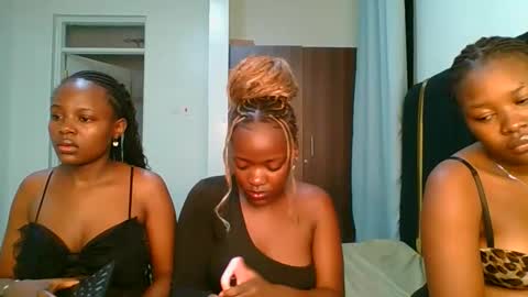 Snapshot of stargirl_lia chatting on May 7, 10:04 pm lia online show from May 7, 10:04 pm