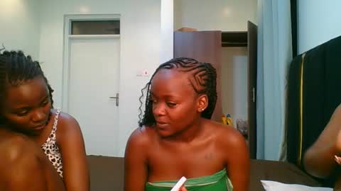 Snapshot of stargirl_lia chatting on May 18, 8:36 pm lia online show from May 18, 8:36 pm