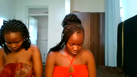 Snapshot of stargirl_lia chatting on May 20, 10:54 am lia online show from May 20, 10:54 am