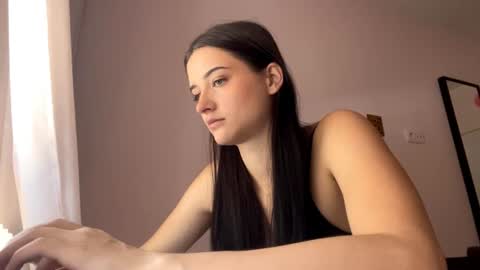 Lola online show from June 24, 10:47 am