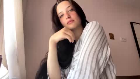 Lola online show from June 26, 10:41 am