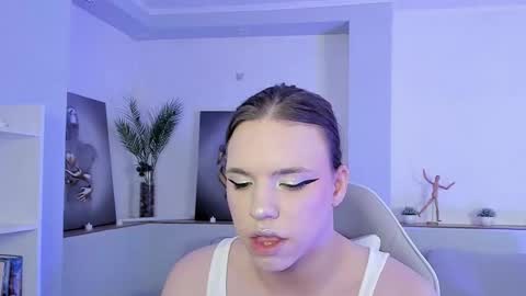 Snapshot of starlight_madison chatting on February 13, 2:29 am Madison online show from February 13, 2:29 am