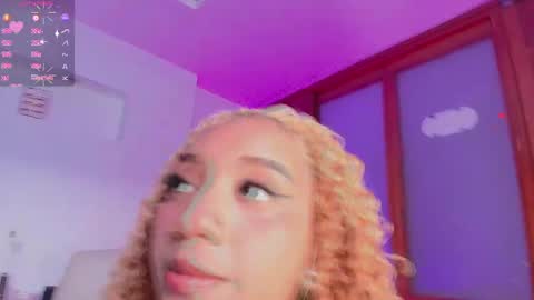 Snapshot of starlightsss_ chatting on May 1, 1:48 pm . online show from May 1, 1:48 pm