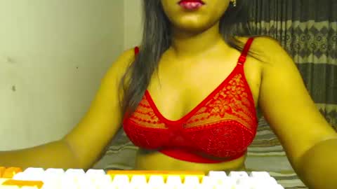 Snapshot of starrywhispers chatting on June 29, 10:32 pm StarryWhispers online show from June 29, 10:32 pm