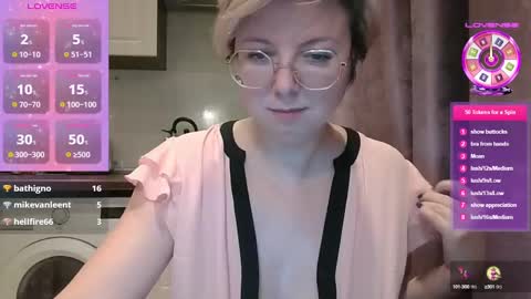 Snapshot of stasya_07 chatting on December 7, 12:08 am Stasya online show from December 7, 12:08 am