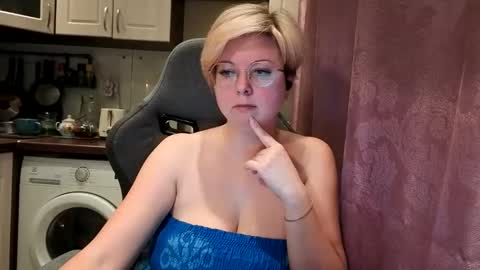 Snapshot of stasya_07 chatting on February 19, 1:23 am Stasya online show from February 19, 1:23 am