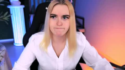 stef_nicks online show from March 31, 9:10 am