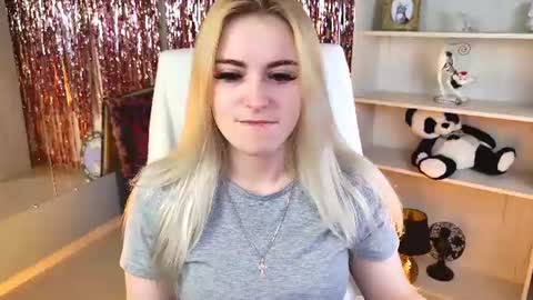 stef_nicks online show from August 3, 5:39 am