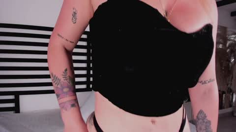 Snapshot of stefannny_ chatting on December 14, 3:58 pm Stefanny online show from December 14, 3:58 pm