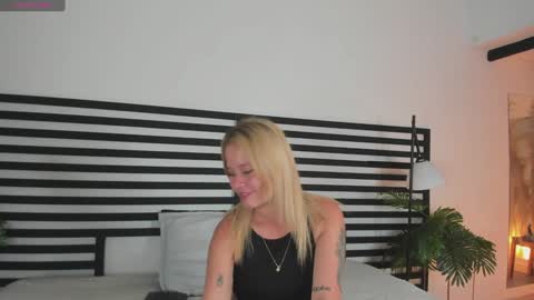 Snapshot of stefannny_ chatting on December 18, 12:40 pm Stefanny online show from December 18, 12:40 pm