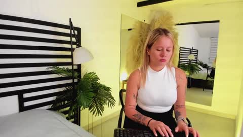 Snapshot of stefannny_ chatting on December 24, 11:06 am Stefanny online show from December 24, 11:06 am