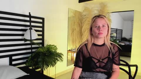 Snapshot of stefannny_ chatting on December 27, 12:56 pm Stefanny online show from December 27, 12:56 pm