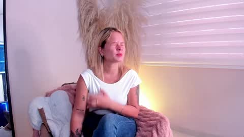 Snapshot of stefannny_ chatting on January 1, 11:49 am Stefanny online show from January 1, 11:49 am