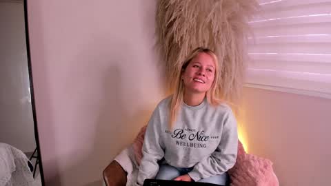 Snapshot of stefannny_ chatting on January 2, 12:35 pm Stefanny online show from January 2, 12:35 pm