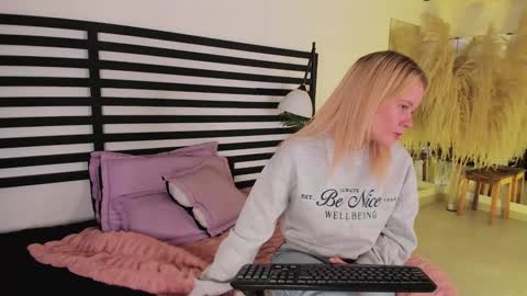 Snapshot of stefannny_ chatting on January 7, 12:20 pm Stefanny online show from January 7, 12:20 pm