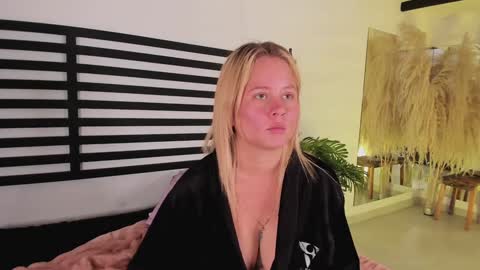 Snapshot of stefannny_ chatting on January 7, 3:23 pm Stefanny online show from January 7, 3:23 pm