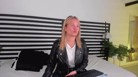 Snapshot of stefannny_ chatting on January 20, 12:18 pm Stefanny online show from January 20, 12:18 pm