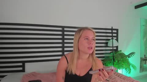 Snapshot of stefannny_ chatting on January 29, 12:56 pm Stefanny online show from January 29, 12:56 pm