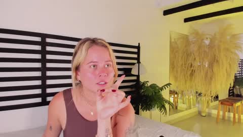 Snapshot of stefannny_ chatting on February 2, 5:26 pm Stefanny online show from February 2, 5:26 pm