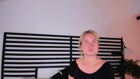 Snapshot of stefannny_ chatting on February 4, 6:27 pm Stefanny online show from February 4, 6:27 pm