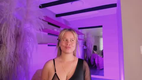 Snapshot of stefannny_ chatting on February 26, 12:03 pm Stefanny online show from February 26, 12:03 pm