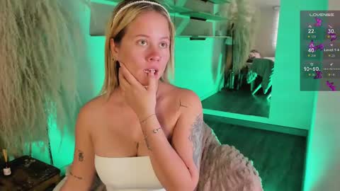 Snapshot of stefannny_ chatting on February 27, 12:02 pm Stefanny online show from February 27, 12:02 pm