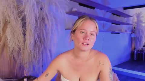 Snapshot of stefannny_ chatting on February 27, 3:05 pm Stefanny online show from February 27, 3:05 pm